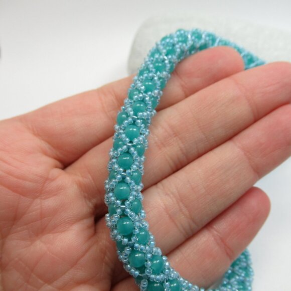 Netted Uranium glass bead necklace - Picture 8 of 12